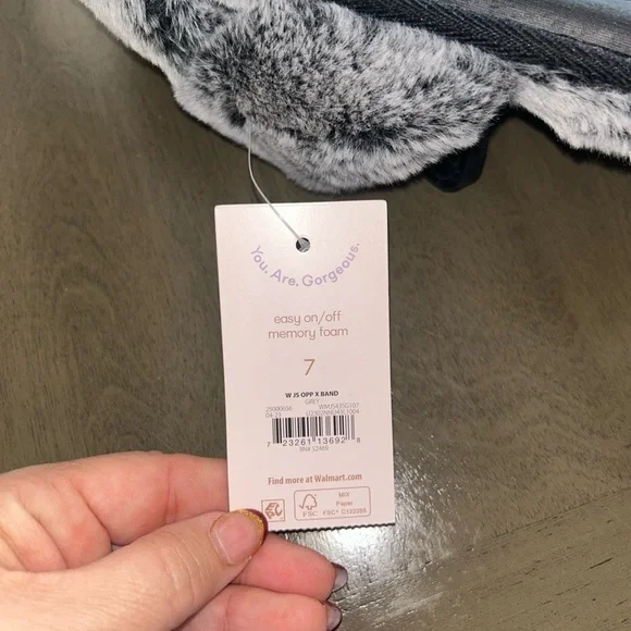 Cozy Gray Faux Fur Slippers - Picture 5 of 5